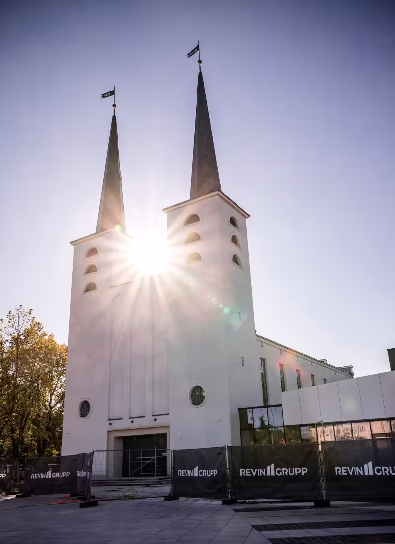 Endine Pauluse kirik ei ole oma p&uuml;halikkust kaotanud. N&uuml;&uuml;d hoiab ta v&auml;es ja &otilde;nnistustes muusikat ja kultuuri.