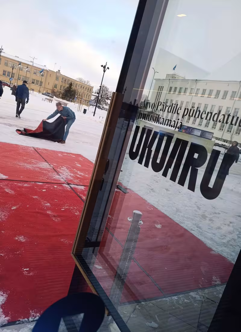 Ukuaru uksed avanesid Klassikaraadio otse-eetris.