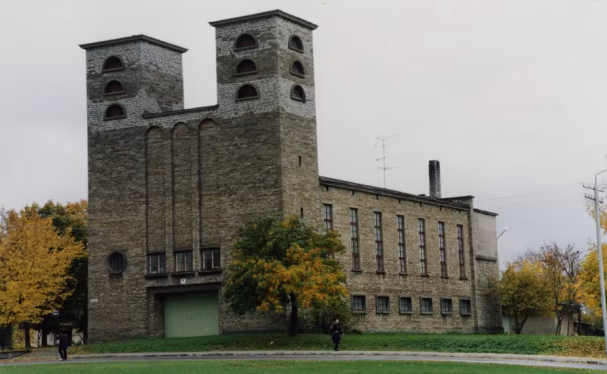 Rakvere Pauluse kirik, vaade edelast