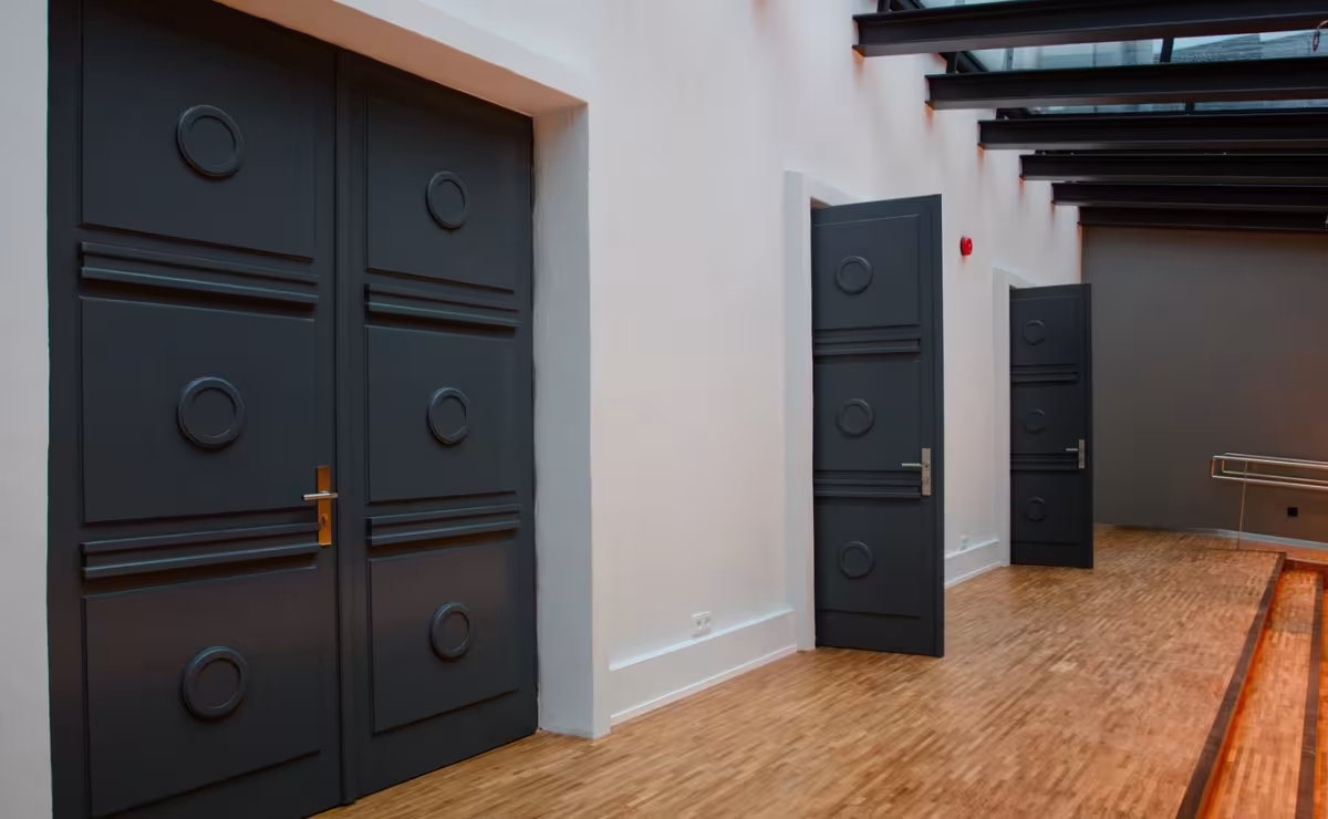 Vana ja uue hoone &uuml;hendus.