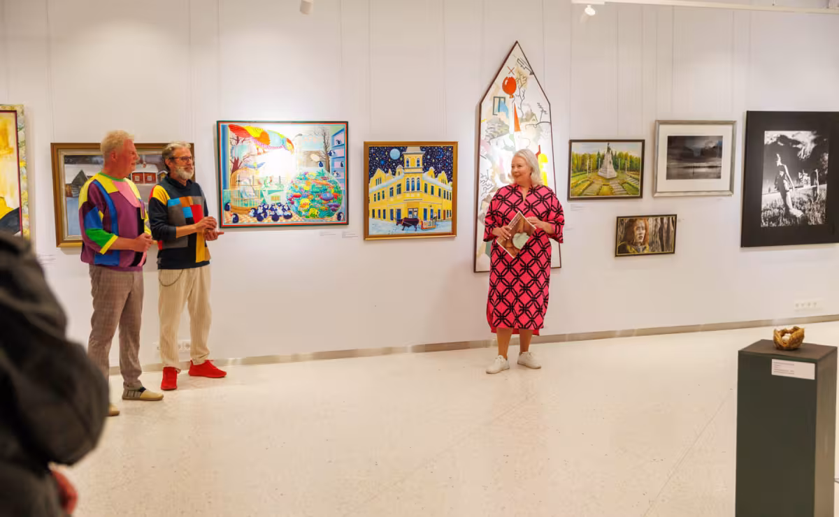 N&auml;itus "Kuldav&auml;&auml;rt kunst"