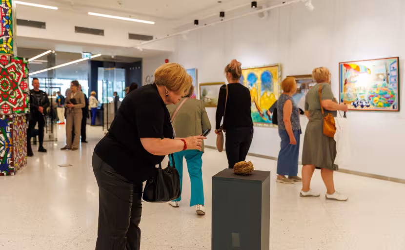 "Kuldav&auml;&auml;rt kunst" n&auml;ituse avamine